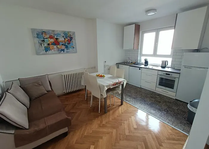 Urban View - Main Square Gate Apartment